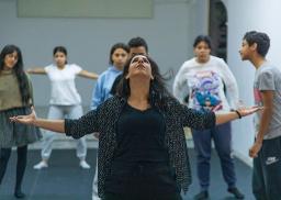 Introduction to contemporary dance workshop for children and teenagers led at L'Art Rue by Houda Riahi, Art et Education, 2023.