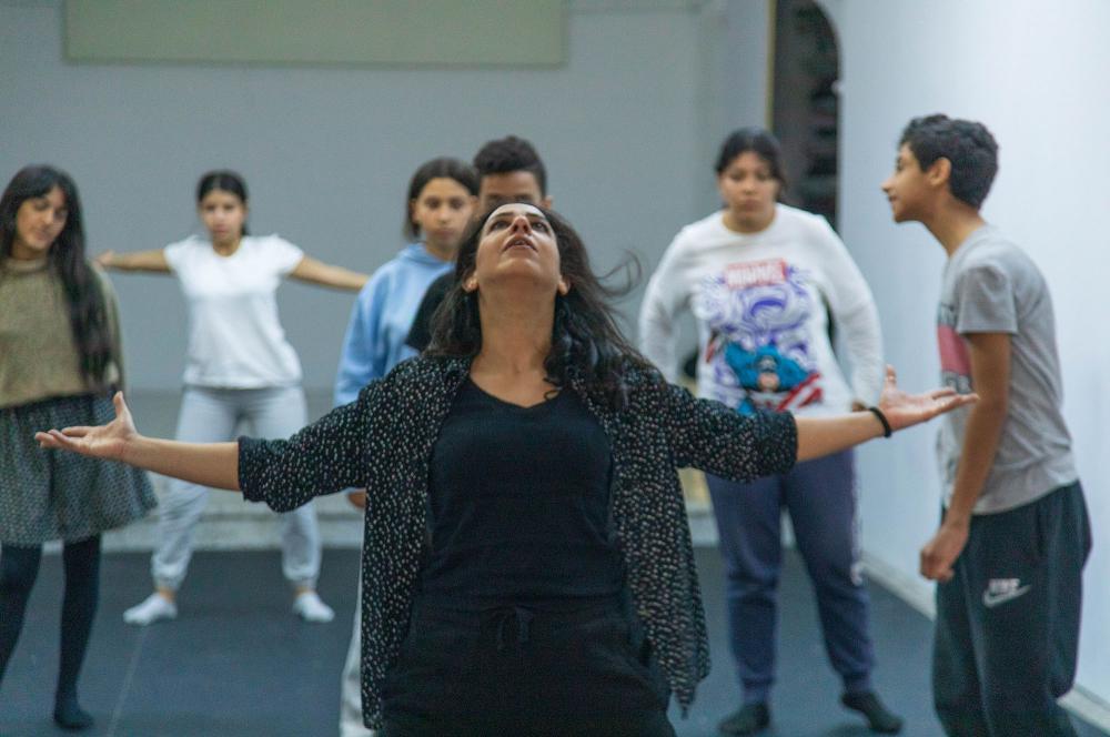 Introduction to contemporary dance workshop for children and teenagers led at L'Art Rue by Houda Riahi, Art et Education, 2023.