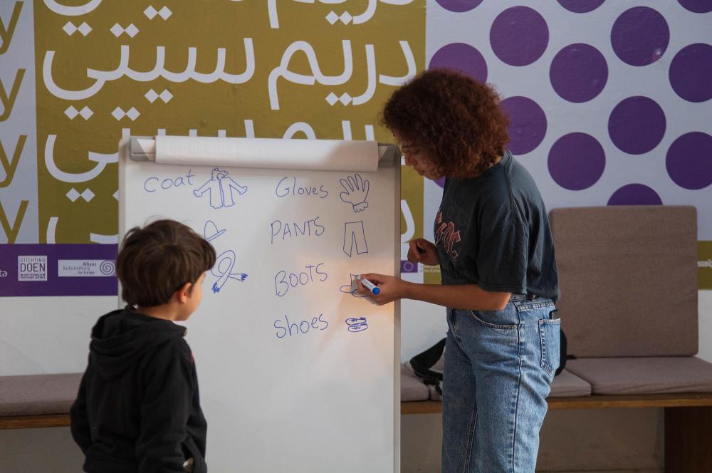 Atelier d’initiation à l’anglais pour enfants animé par Rawaa Ferjani, Programme Art et Education, 2023.
