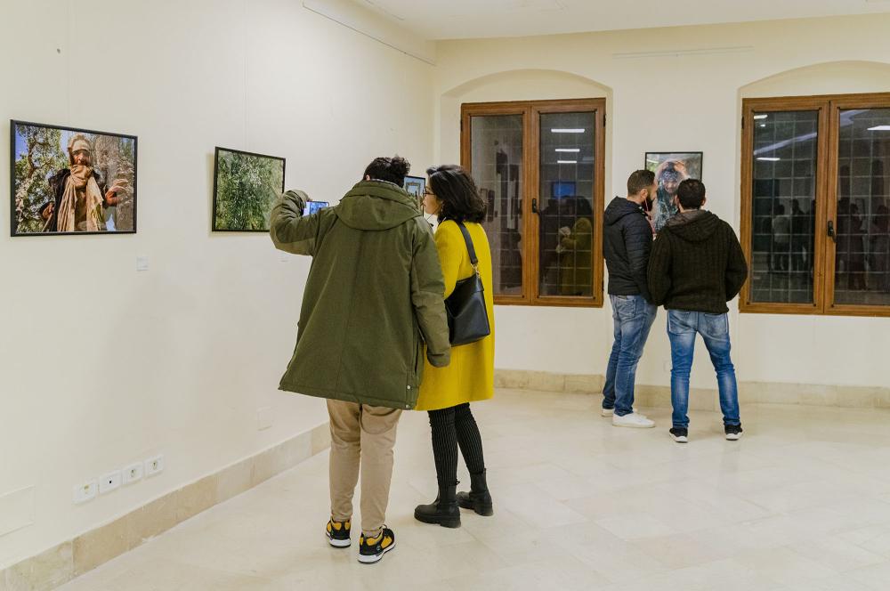 Exposition photographique "First Republic" de Mohsen Bchir à Tunis dans le cadre de « Initiatives culturelles et civiques menées par les jeunes »  de Thaqafa Daayer Maydoor / All Around Culture, 2023.