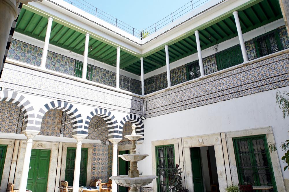 L'Art Rue situé dans la demeure historique du Dar Bach Hamba, souk el Blatt, médina de Tunis